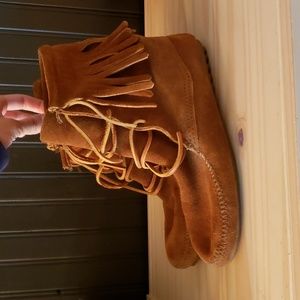 Minnetonka moccasin boots